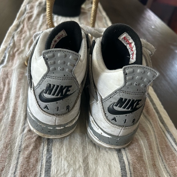 Air Jordan shoes size 4y - Picture 4 of 5